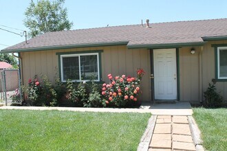 Building Photo - 3 bed/2 bath Country living Yucaipa!