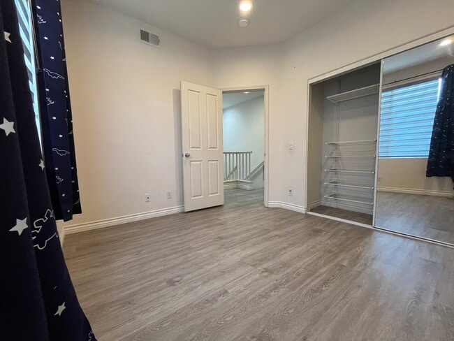 Building Photo - 305 Marinella Aisle