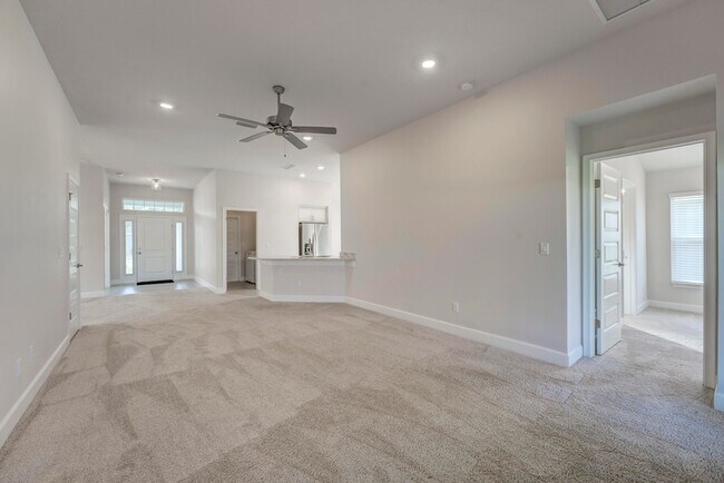 Building Photo - 5327 Vespera St