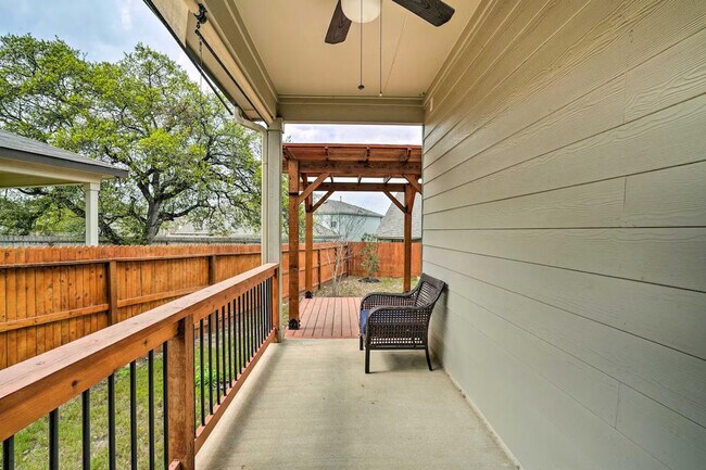 Building Photo - 5603 Chestnut Xing