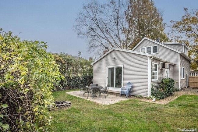 Building Photo - 2 Elm Pl