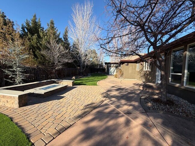 Building Photo - 1199 Manzanita Ln