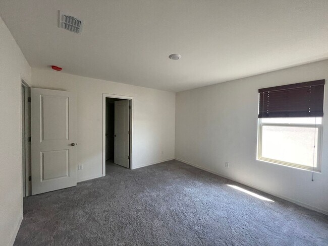 Building Photo - 35282 W Santa Clara Ave