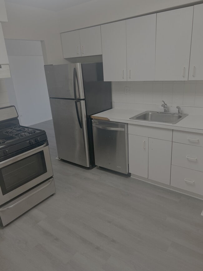 Building Photo - 9009 W Golf Rd