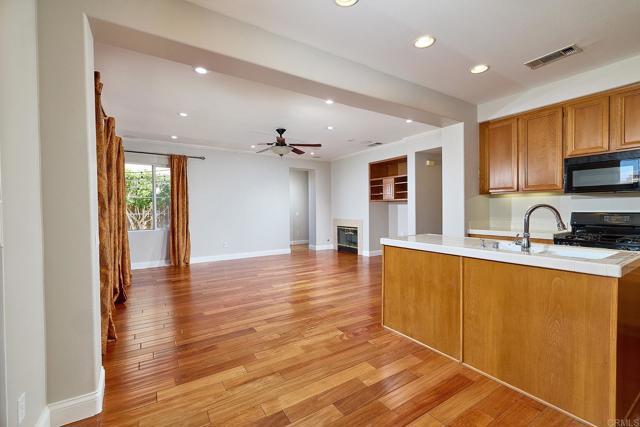 Building Photo - 402 Paseo Del Concho