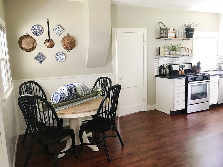 kitchen nook - 7570 Fase St SE