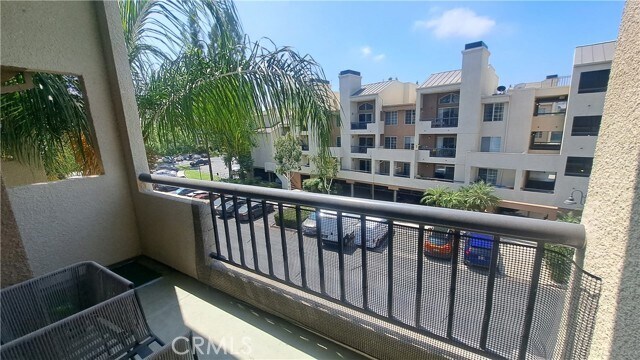 Building Photo - 21520 Burbank Blvd