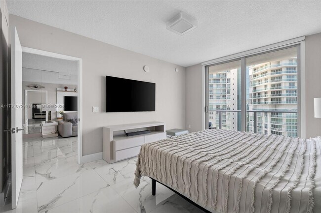 Building Photo - 300 Sunny Isles Blvd