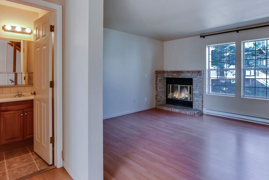 Building Photo - 3200 Azalea Dr