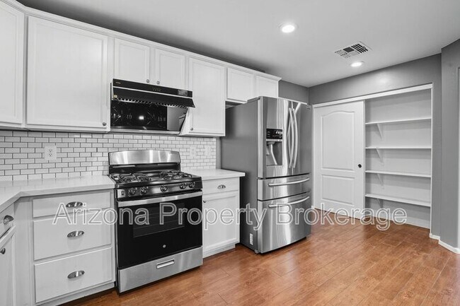 Building Photo - 2258 S Buckaroo Trail