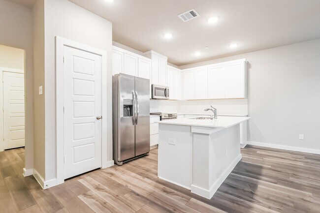 Building Photo - 337 N Centro Cir