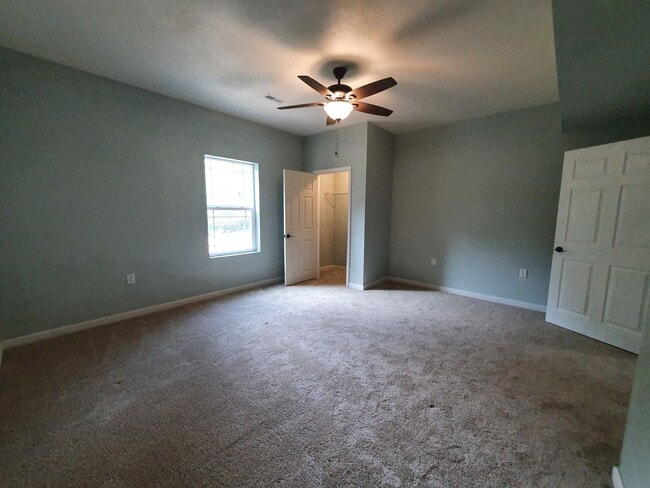 Building Photo - Large home close to post