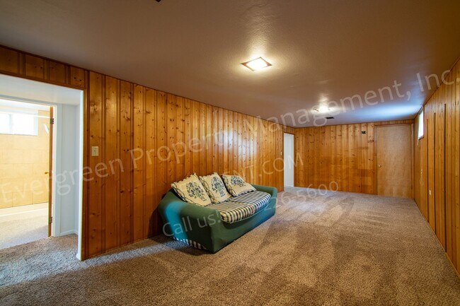 Building Photo - 1117 Fairview Dr