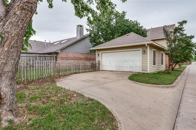 Building Photo - 1156 Bent Oaks Dr