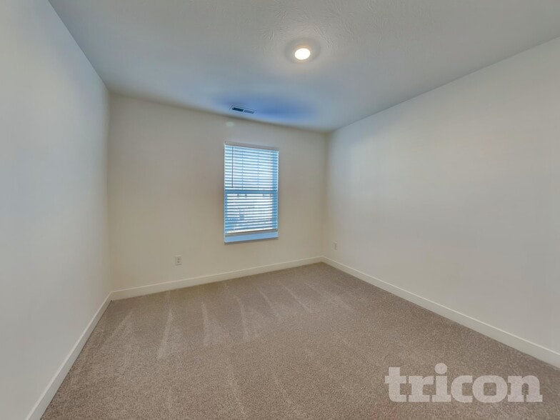 Building Photo - 11831 Moorfield Ln