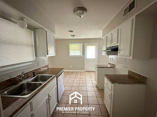 Building Photo - Beautiful 3BR/2BA Bartlett Home | 1,608 Sq Ft, Fireplace & Fenced Yard with Covered Patio