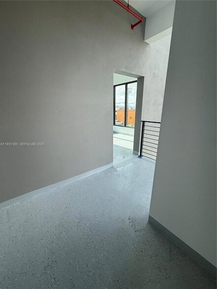 Building Photo - 1091 E 17th St