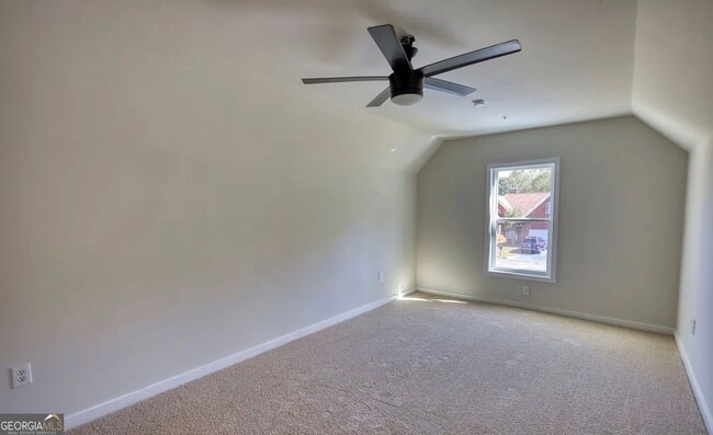 Building Photo - 2111 Highland Club Dr SE