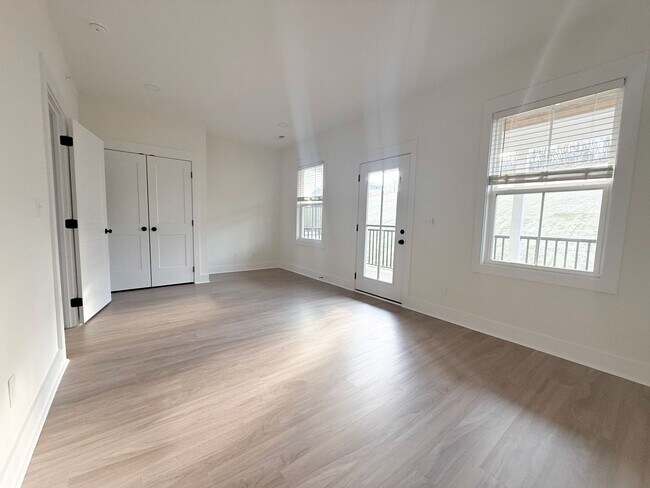 Building Photo - Spacious 4-Bedroom Townhome at Highbury + Summer Special