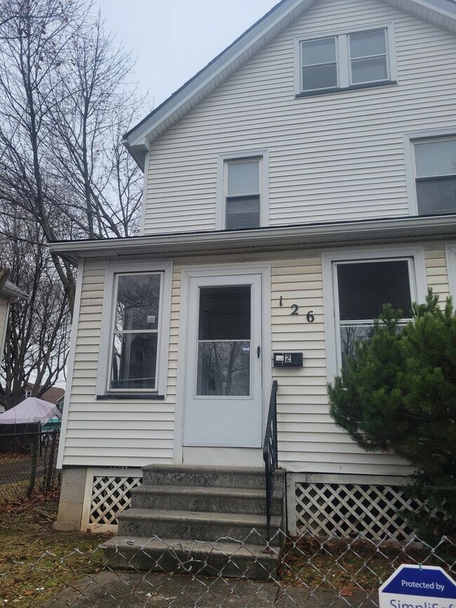 Building Photo - 126 Flanders St