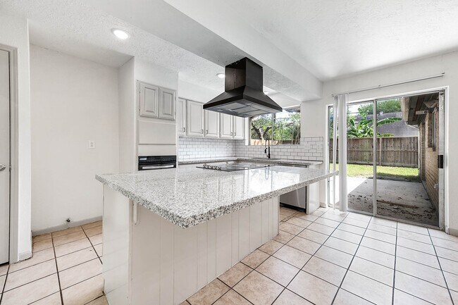 Building Photo - 10230 Trade Winds Dr