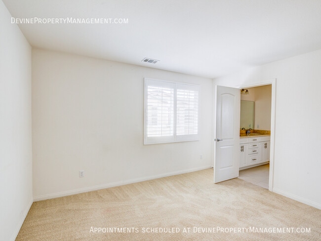Building Photo - 728 Huron Pl