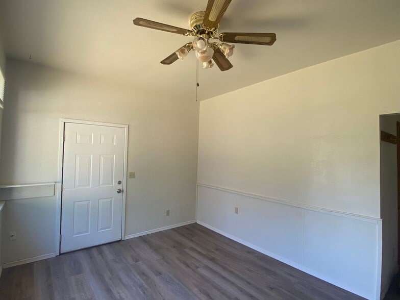 Building Photo - 215 Ski Village Dr