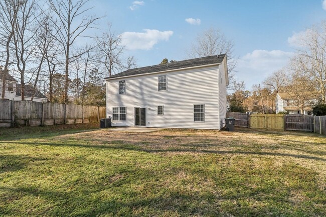 Building Photo - NEWLY REMOLDED HOME IN CHAPIN'S EAGLE POINT