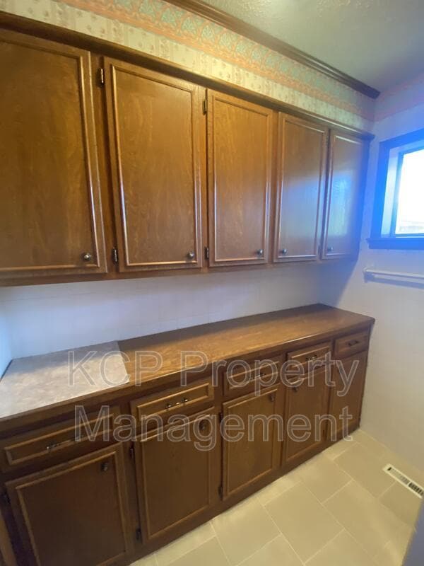 Building Photo - 7601 Oxford Pl