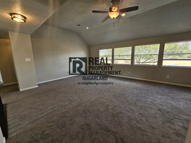 Building Photo - Executive Living in the Heart of Sugar Land