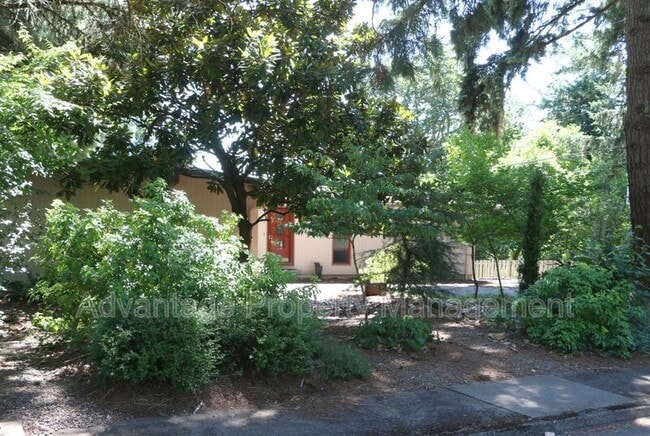 Building Photo - 3240 NW Elmwood Dr
