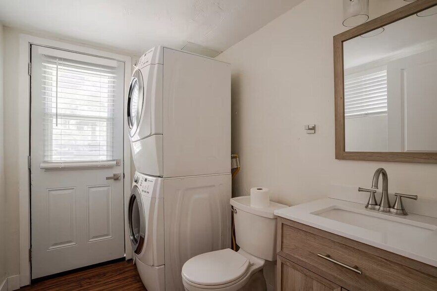 Building Photo - 336 Spruce Ln