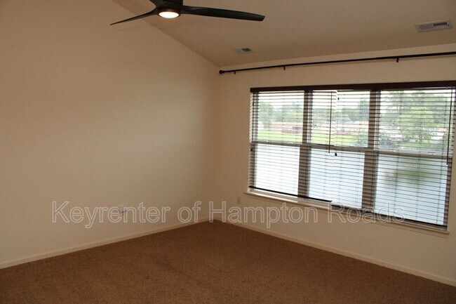 Building Photo - 3901 Grand Isle Dr
