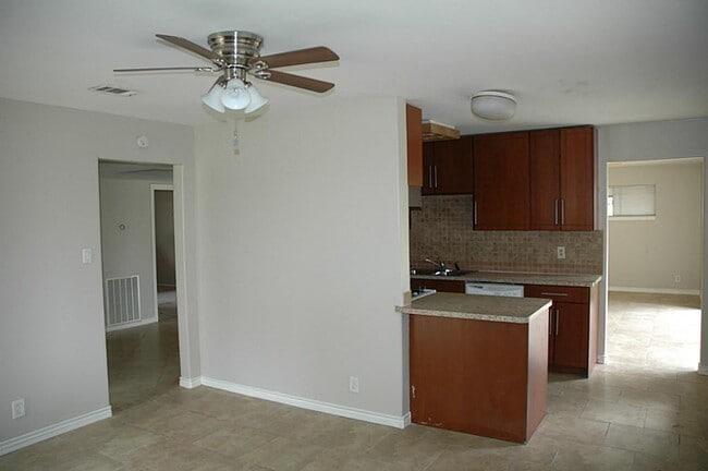 Building Photo - 7514 Romney Rd