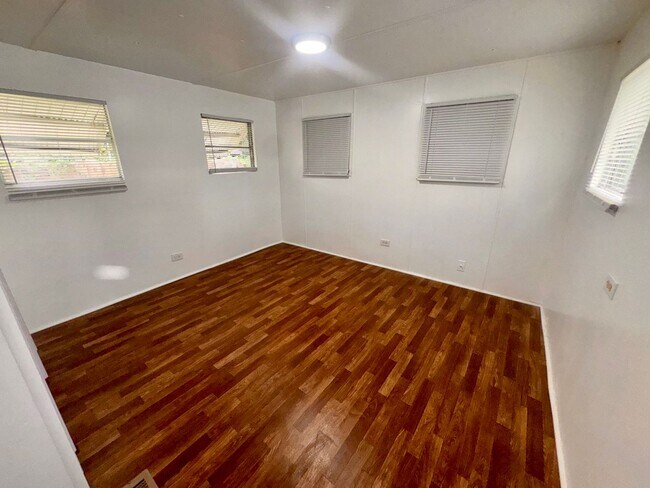 Building Photo - 1117 S Christiana Ave