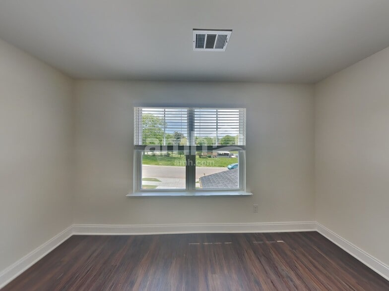 Building Photo - 902 Ronnie Rd