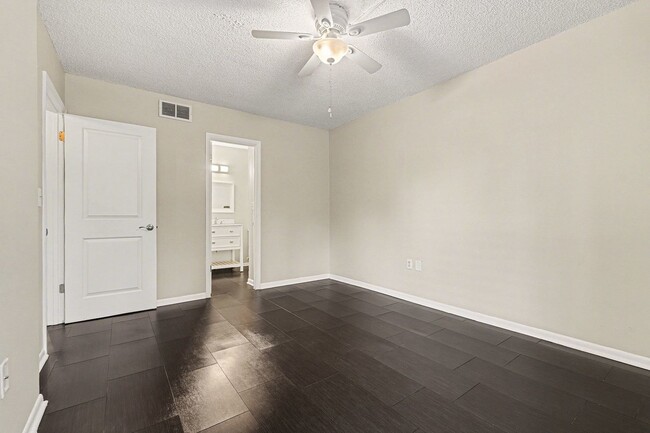 Building Photo - 1011 Clearmont St NE