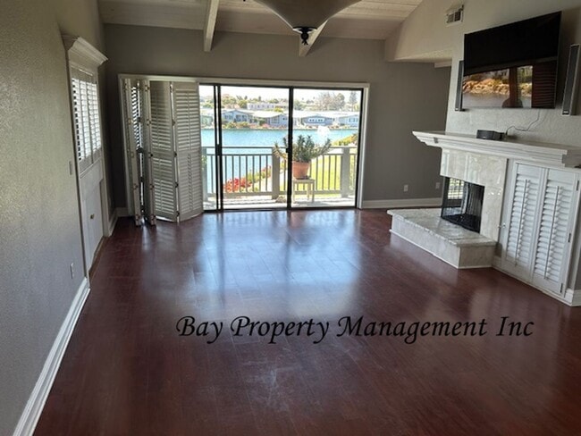 Building Photo - Rent Just Reduced! Premier Sherwood Lakes Location – Upstairs End Unit with Stunning Lake & Mount...