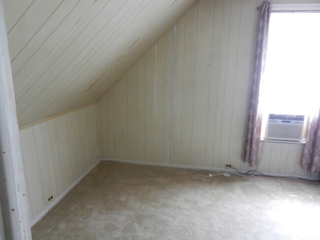 Building Photo - 1730 Willow Ave