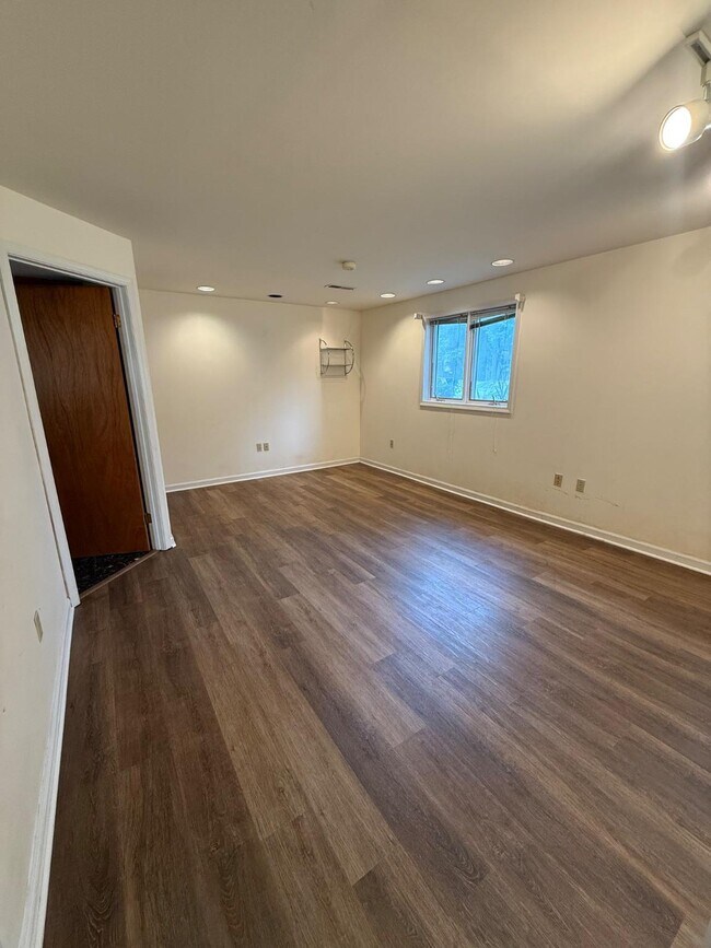 Building Photo - 602 Galveston Rd