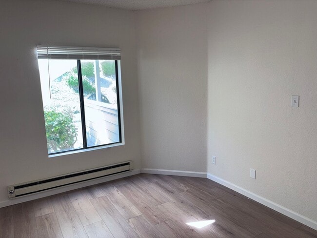 Building Photo - $1900.00-Remodeled 2 Bed 2 Bath, Condo in Glen Cove,(Vallejo) - Downstairs Unit