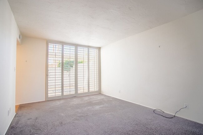 Building Photo - Mid-Century in Rancho Mirage!