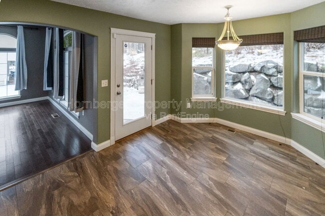 Building Photo - 6415 S Woodland Ct