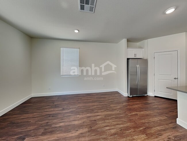 Building Photo - 559 Lotus Land Ave