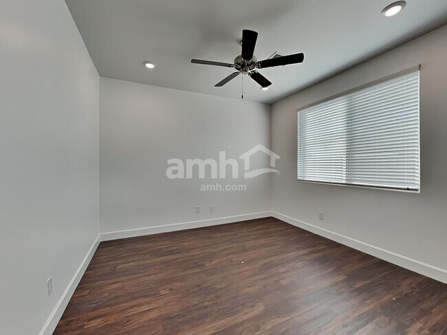 Building Photo - 17161 W Golden Ln