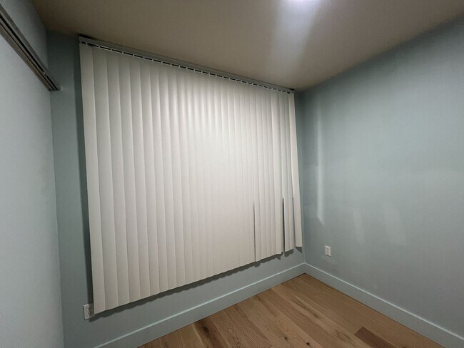 Building Photo - 1bd/1ba Seattle Condo