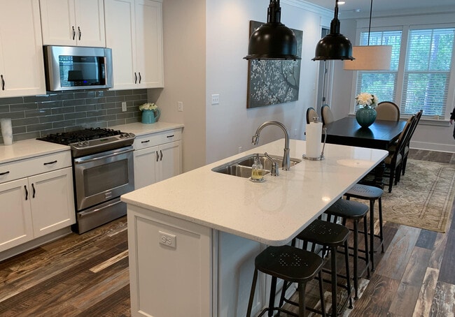 Building Photo - 741 Breakers Street