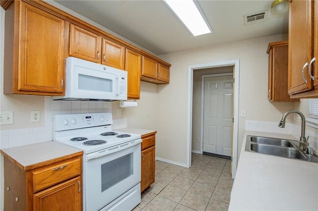 Building Photo - 615 Bliss Cir