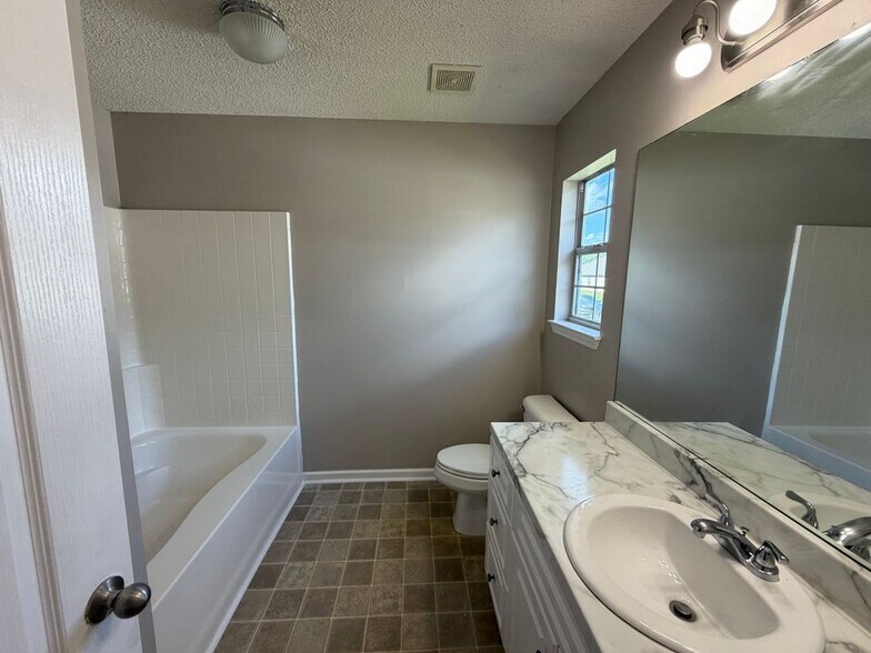 Building Photo - 3447 Jeanne Ln