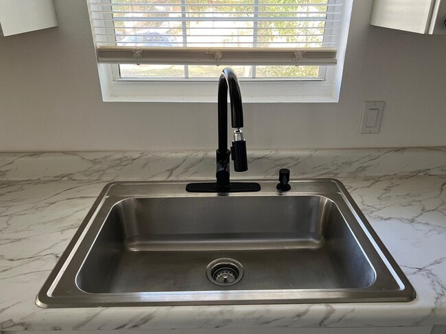 Building Photo - 677 W 5th Ave